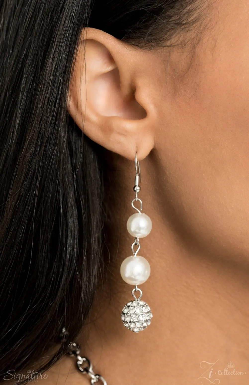 The LeCricia 2020 - Paparazzi Exclusive  Signature Collection Necklace and Matching Earrings